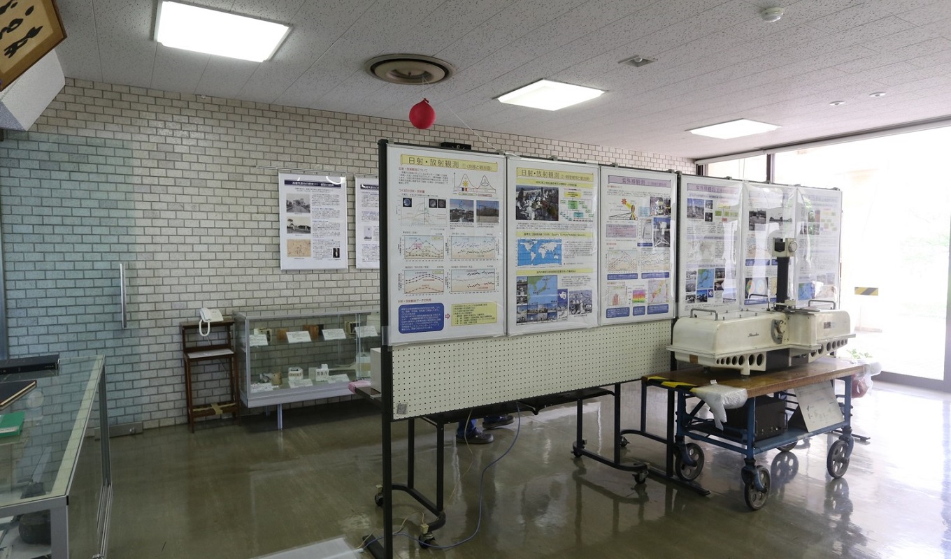 高層気象台のパネル展示の写真